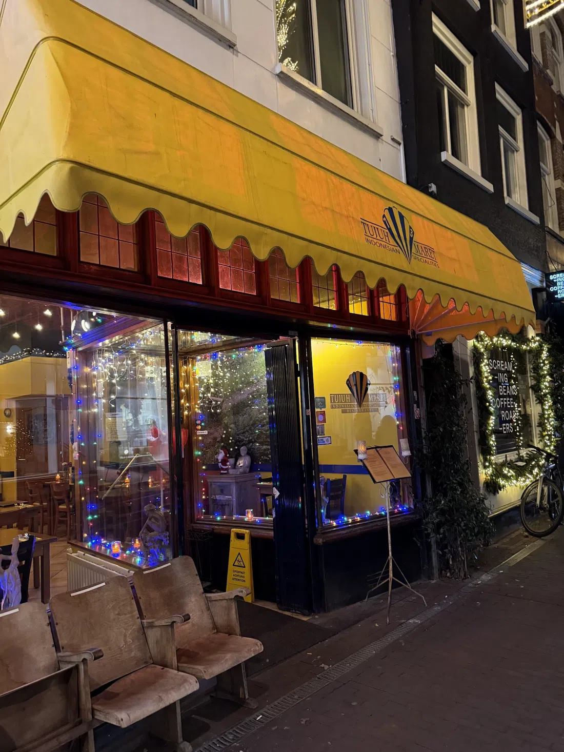 Tujuh Maret, Amsterdam